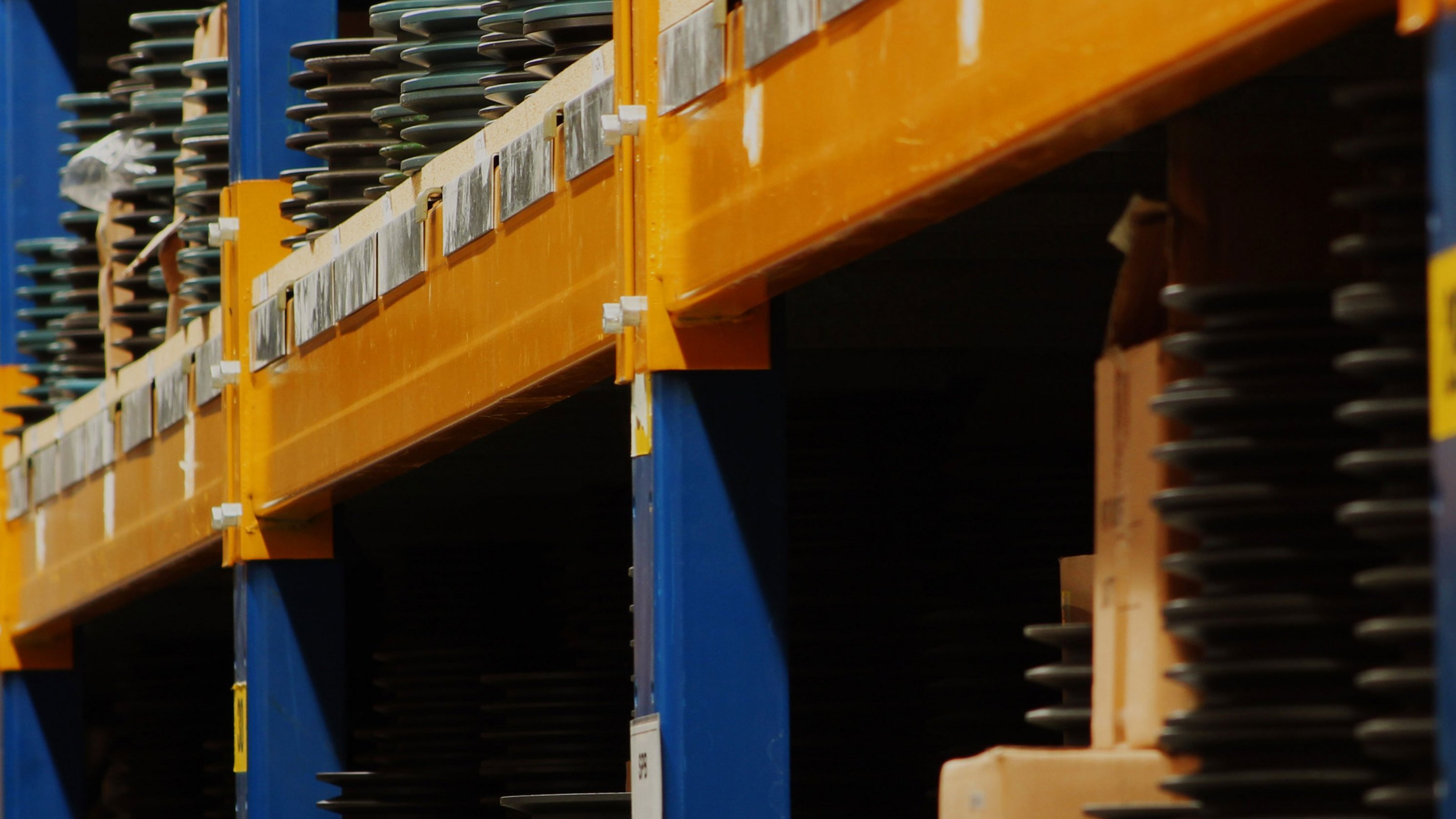 40 000 standard articles immediately available from stock. 40 000 standard articles immediately available from stock.