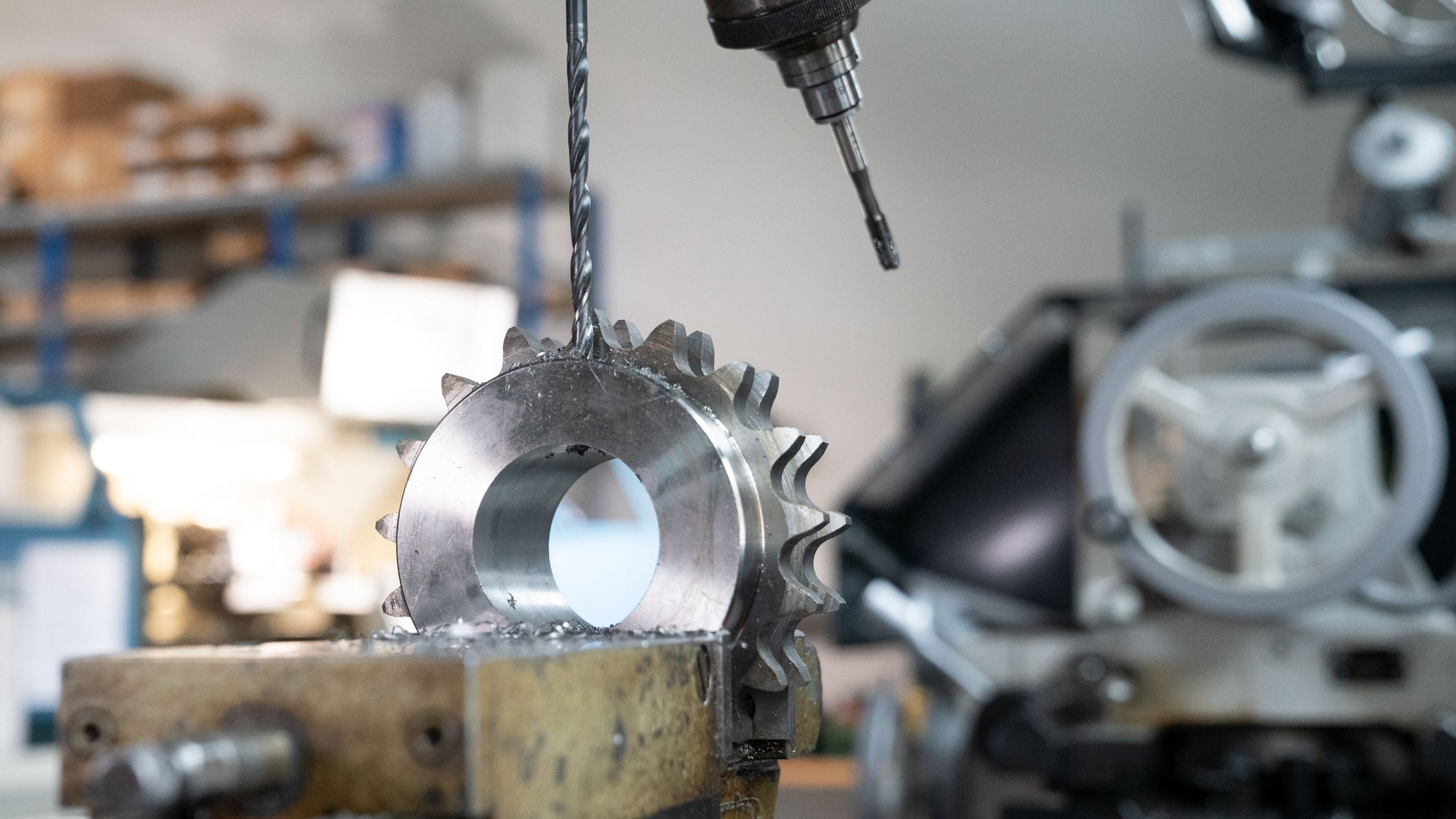 Flexibilität dank eigener Werkstatt – Standardteile individuell angepasst.